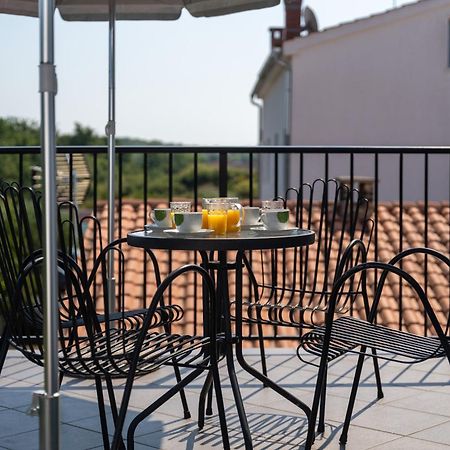 Apartments Oliva Пореч Екстер'єр фото