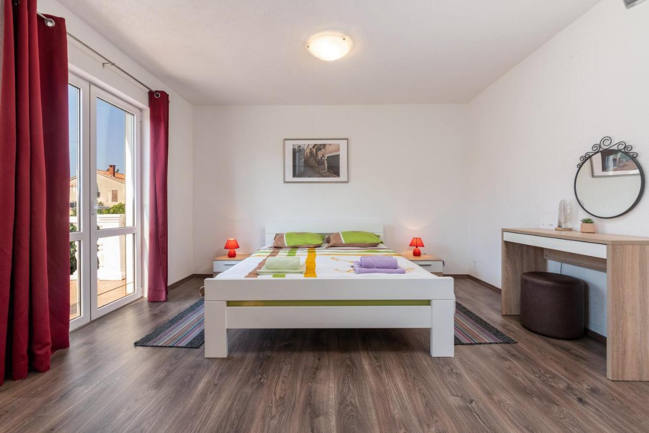 Apartments Oliva Пореч Екстер'єр фото