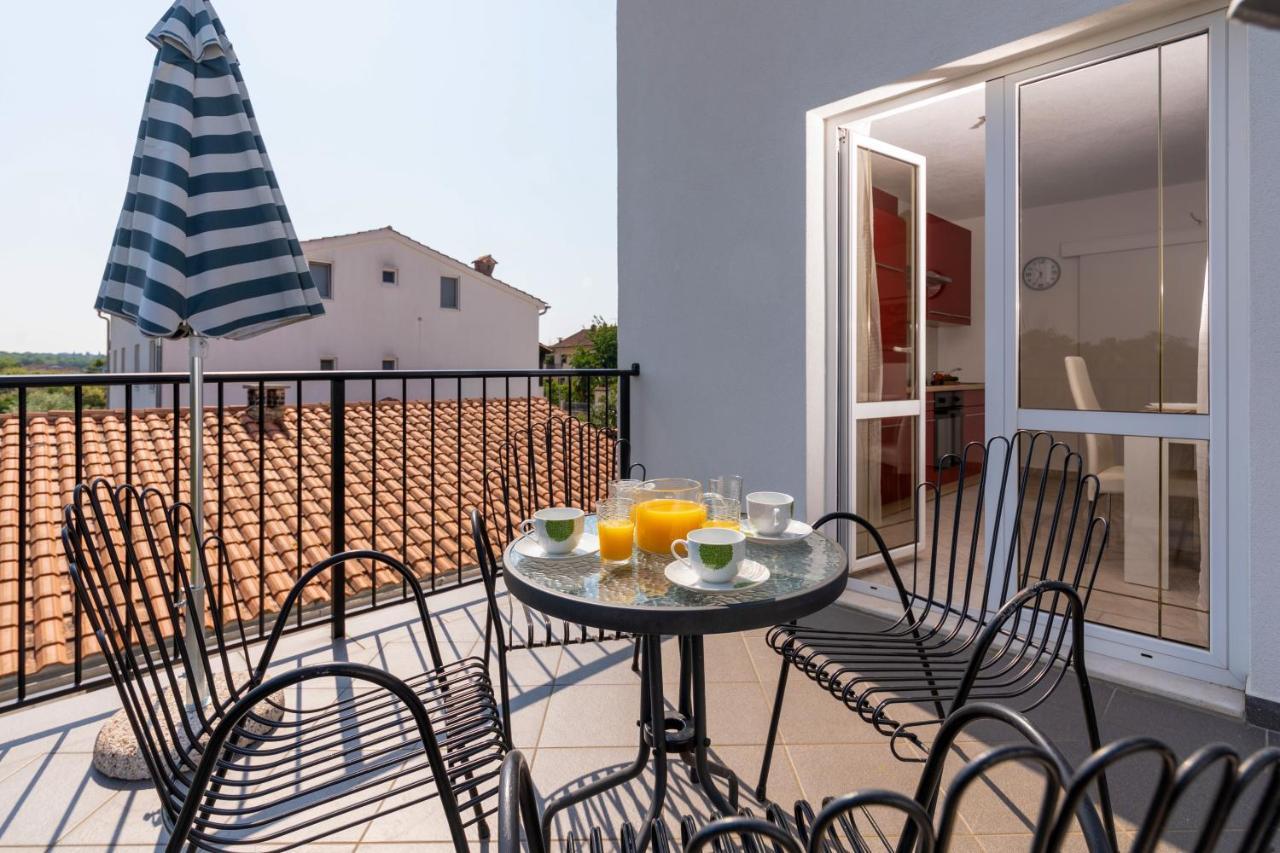 Apartments Oliva Пореч Екстер'єр фото