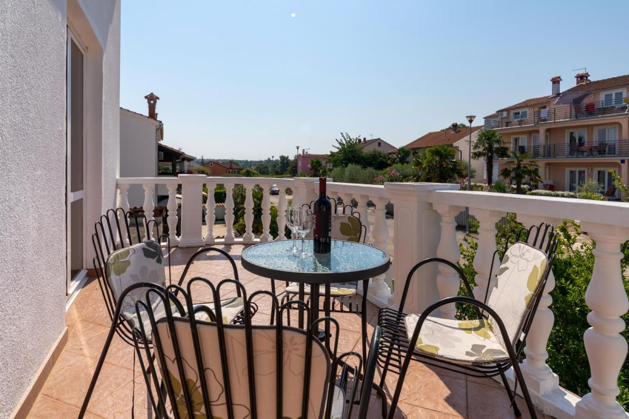 Apartments Oliva Пореч Екстер'єр фото