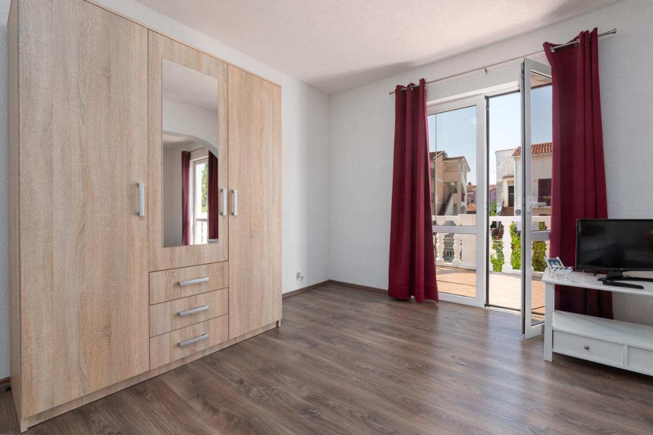 Apartments Oliva Пореч Екстер'єр фото
