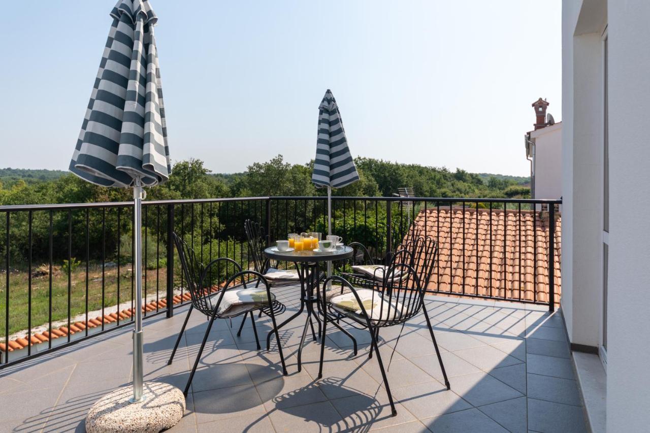 Apartments Oliva Пореч Екстер'єр фото