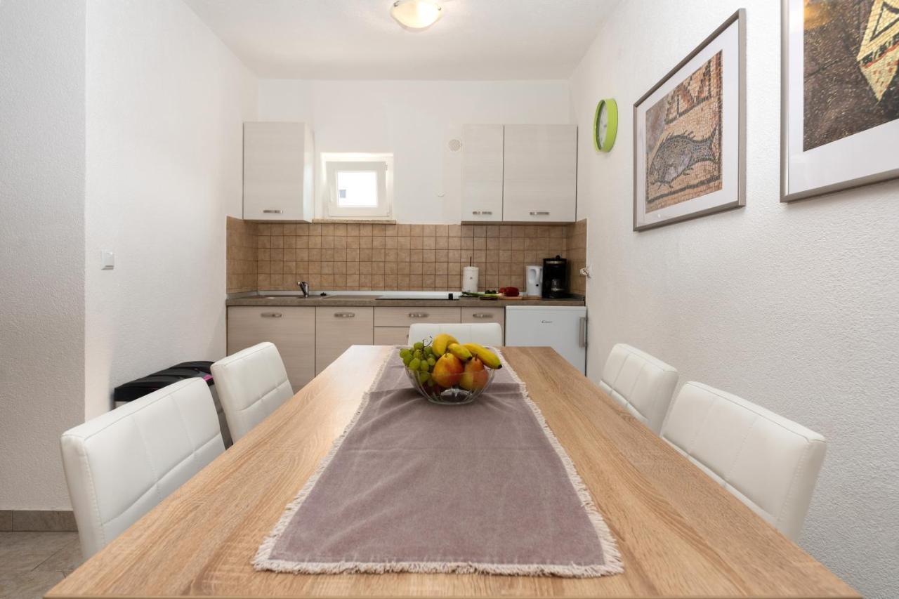 Apartments Oliva Пореч Екстер'єр фото
