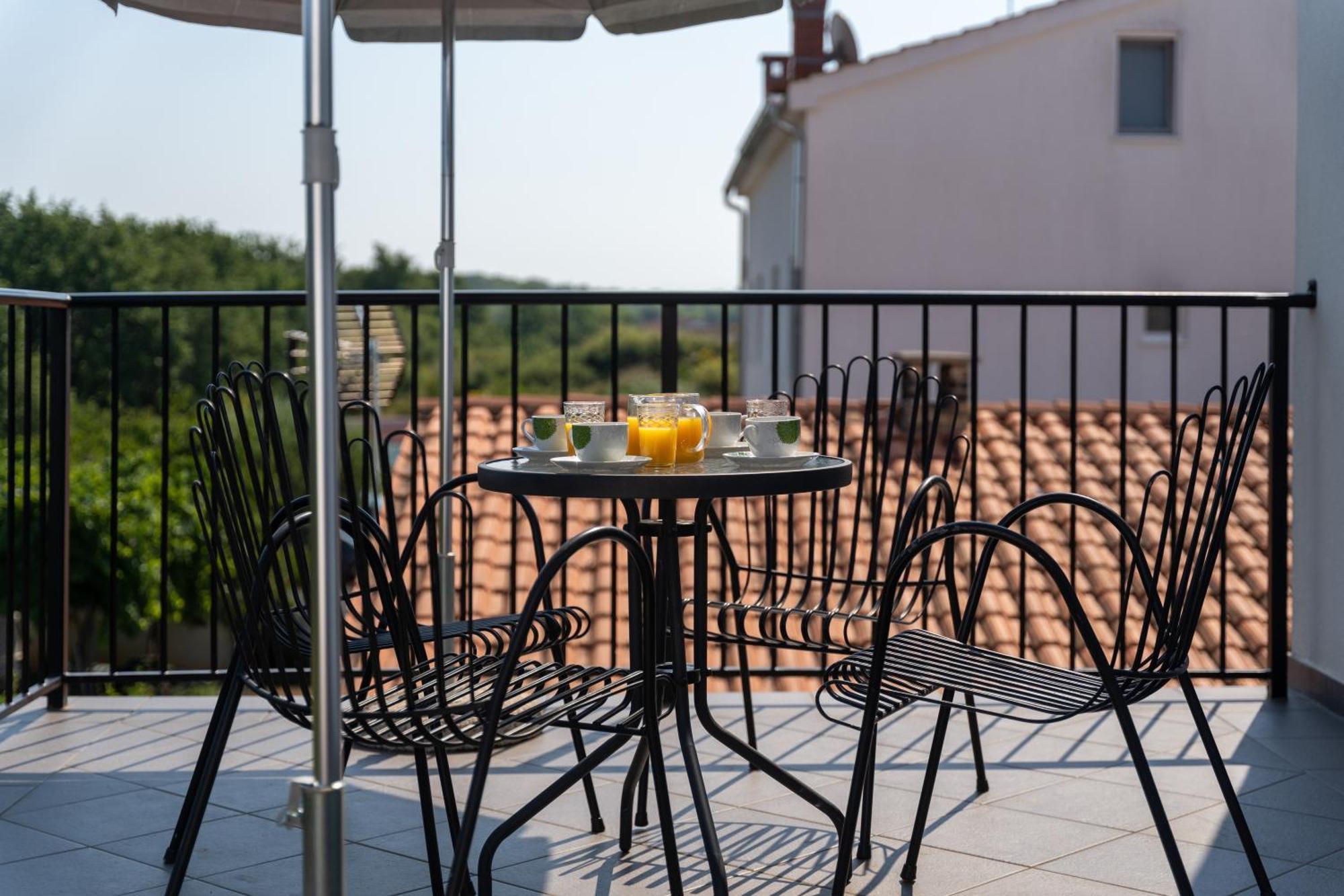 Apartments Oliva Пореч Екстер'єр фото