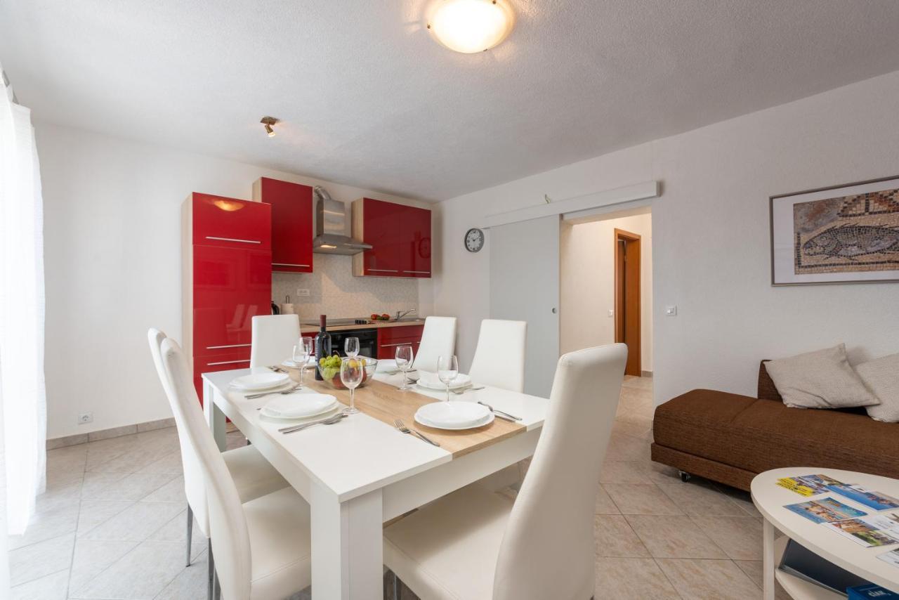 Apartments Oliva Пореч Екстер'єр фото