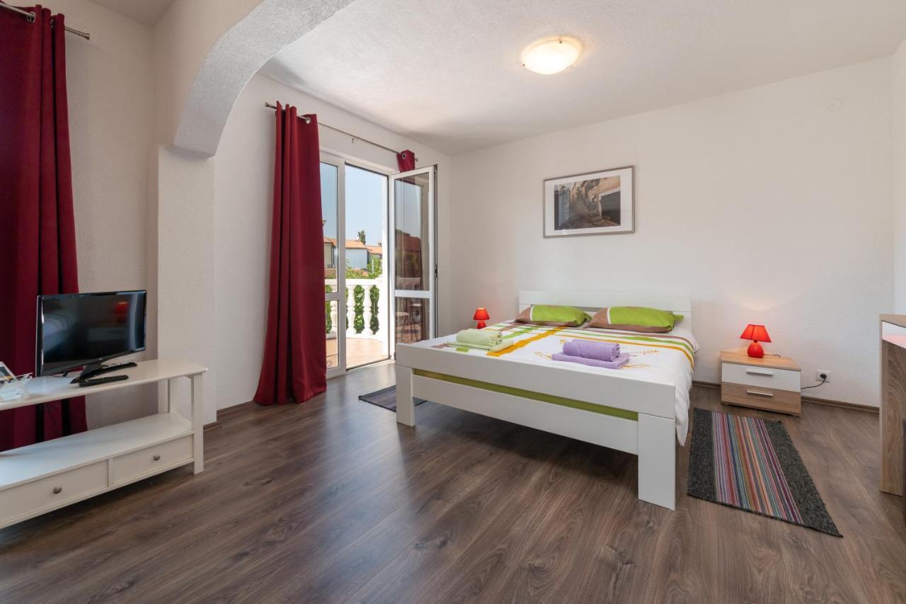 Apartments Oliva Пореч Екстер'єр фото