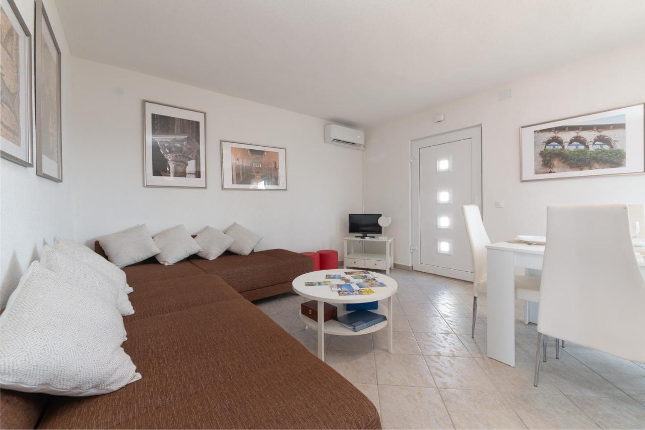 Apartments Oliva Пореч Екстер'єр фото