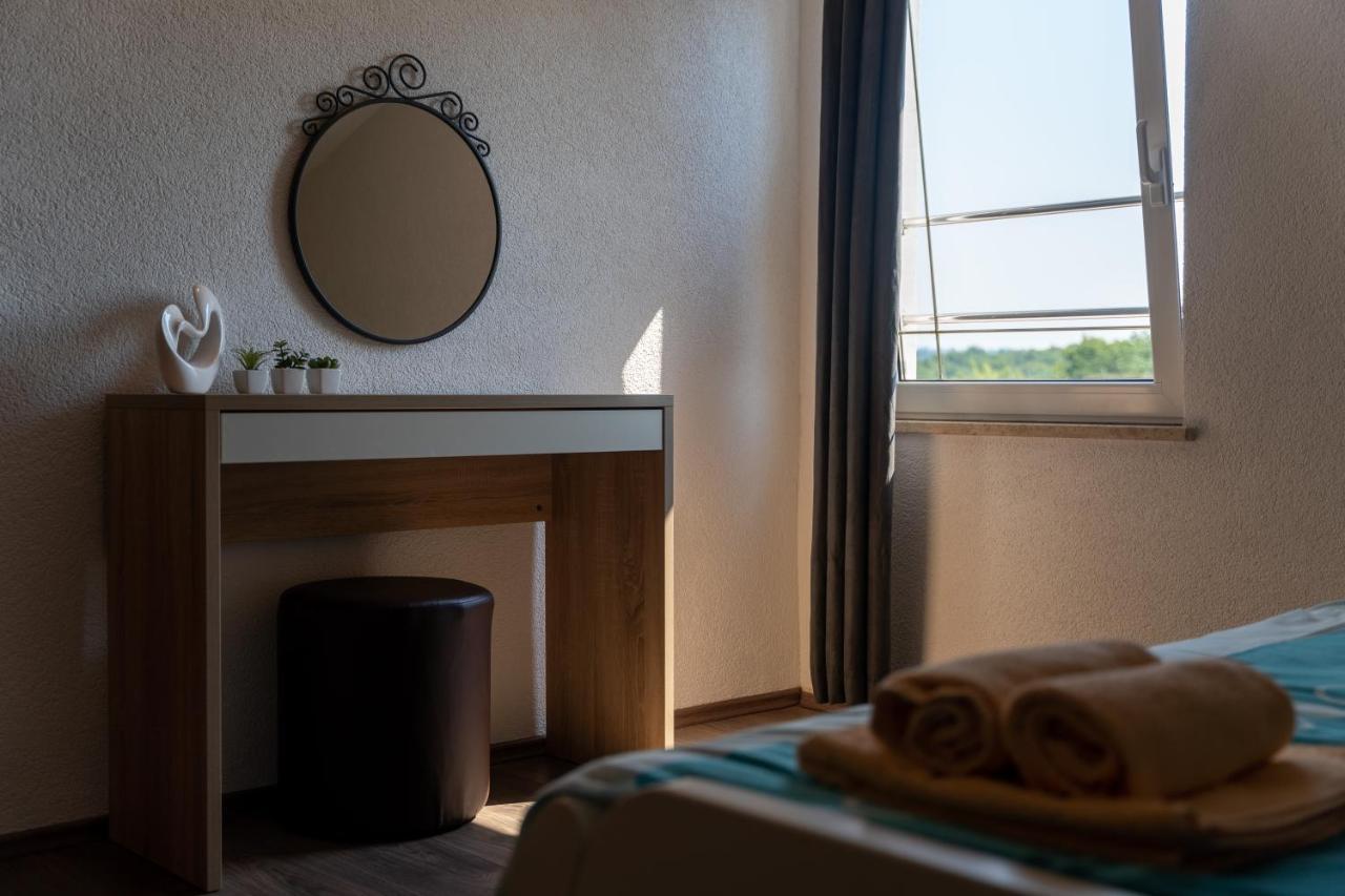 Apartments Oliva Пореч Екстер'єр фото