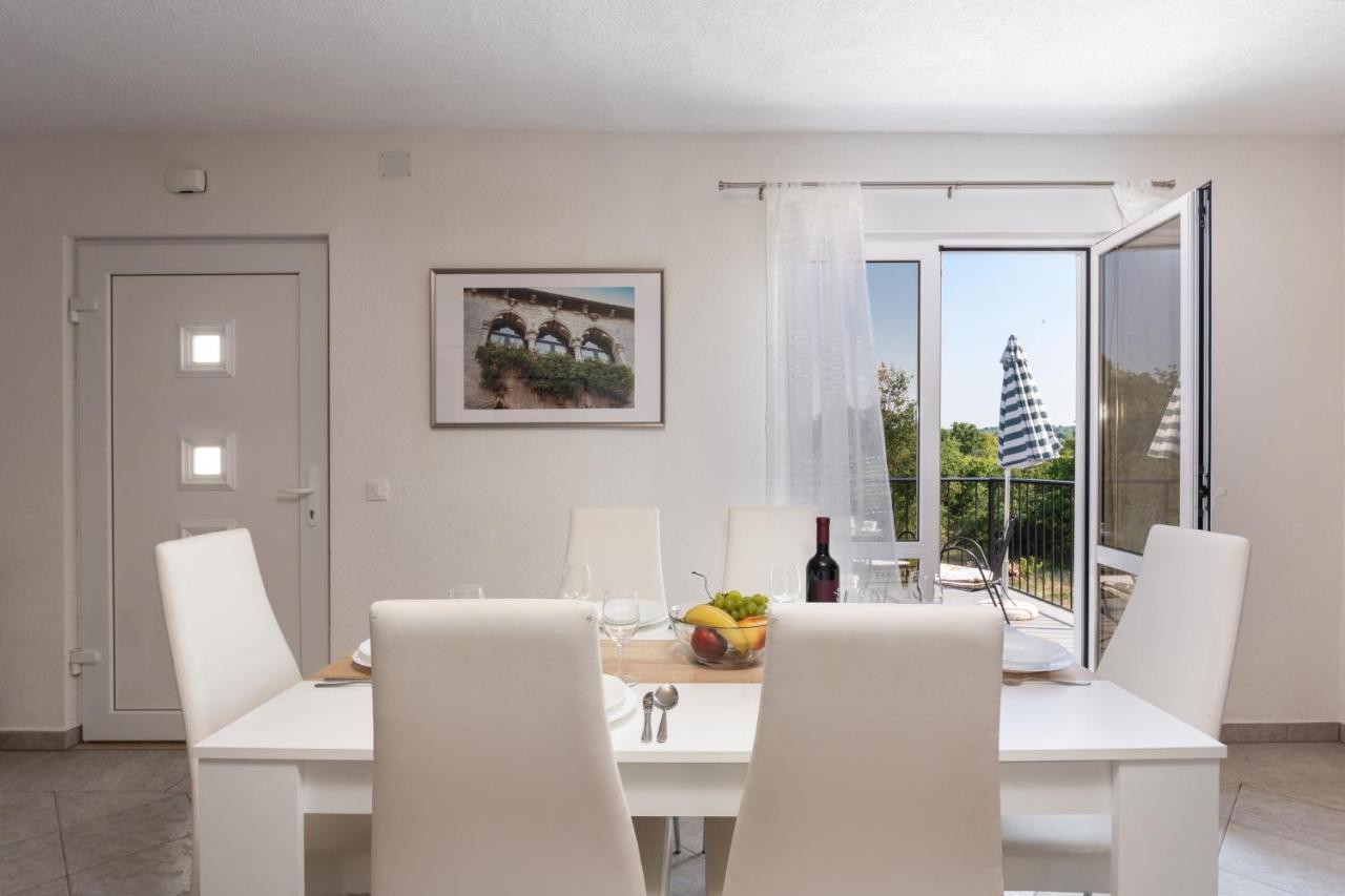 Apartments Oliva Пореч Екстер'єр фото